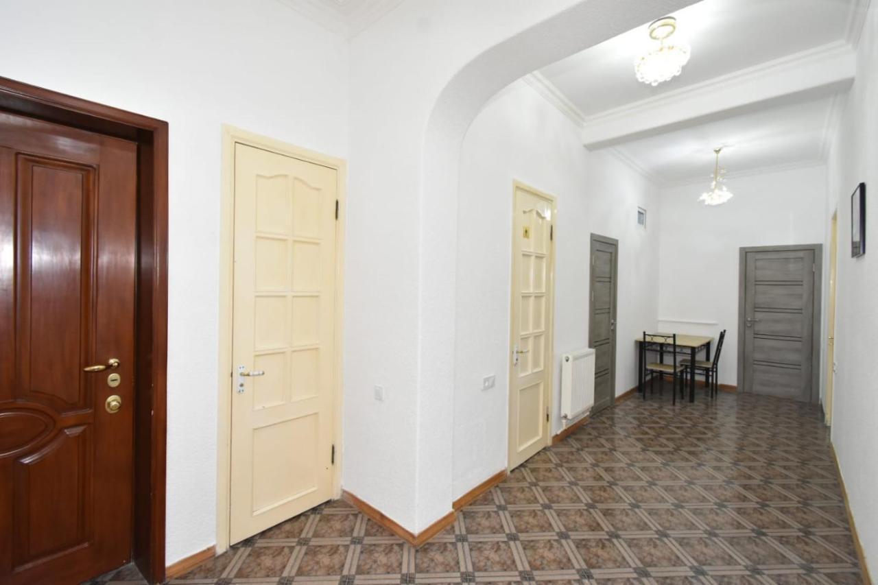 Guesthouses Opera Yerevan Bagian luar foto