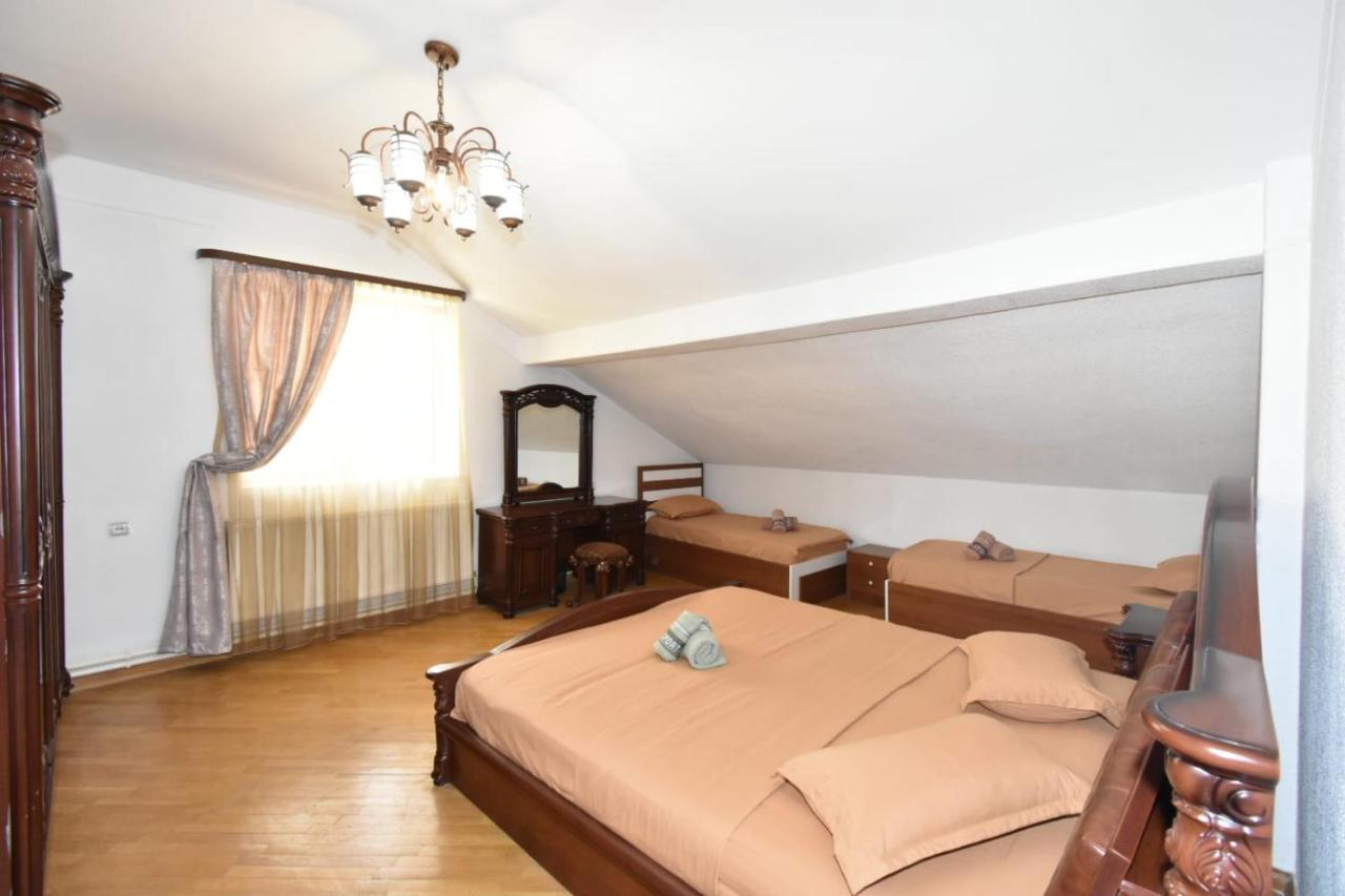 Guesthouses Opera Yerevan Bagian luar foto