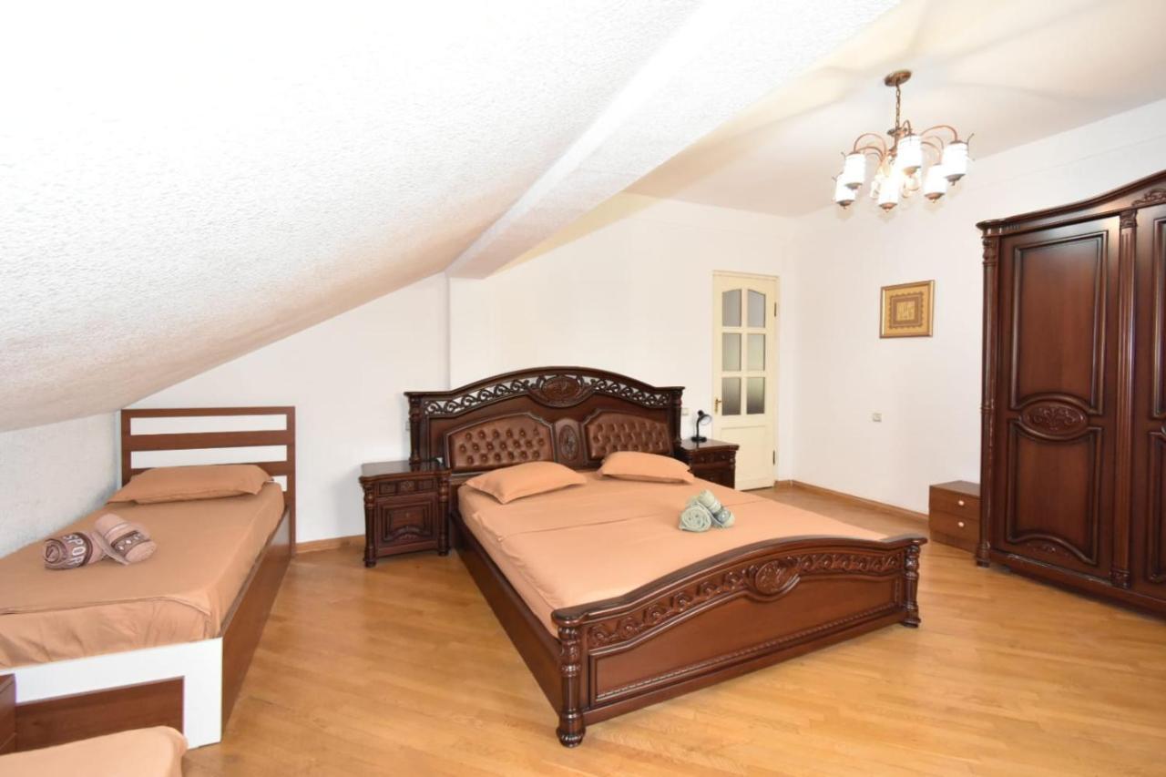 Guesthouses Opera Yerevan Bagian luar foto