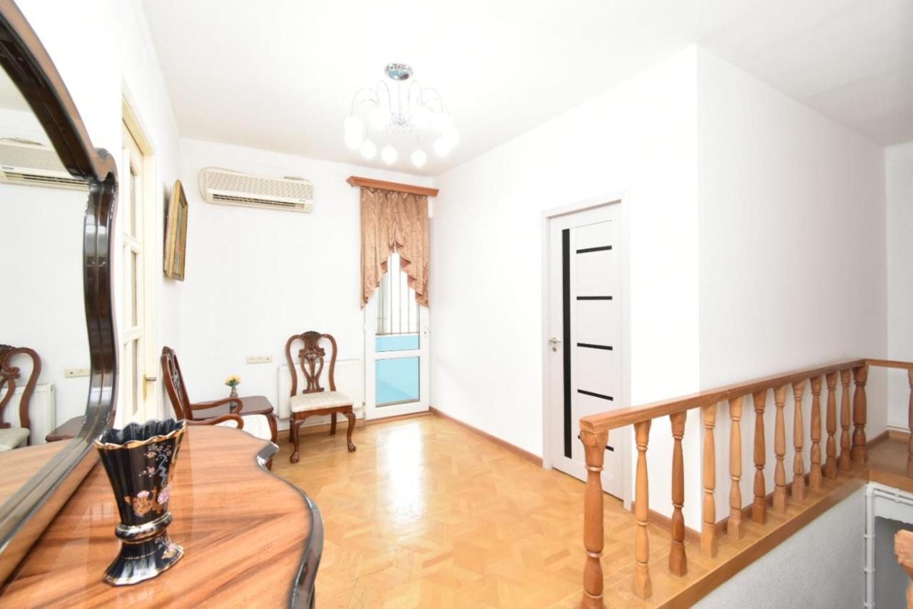 Guesthouses Opera Yerevan Bagian luar foto