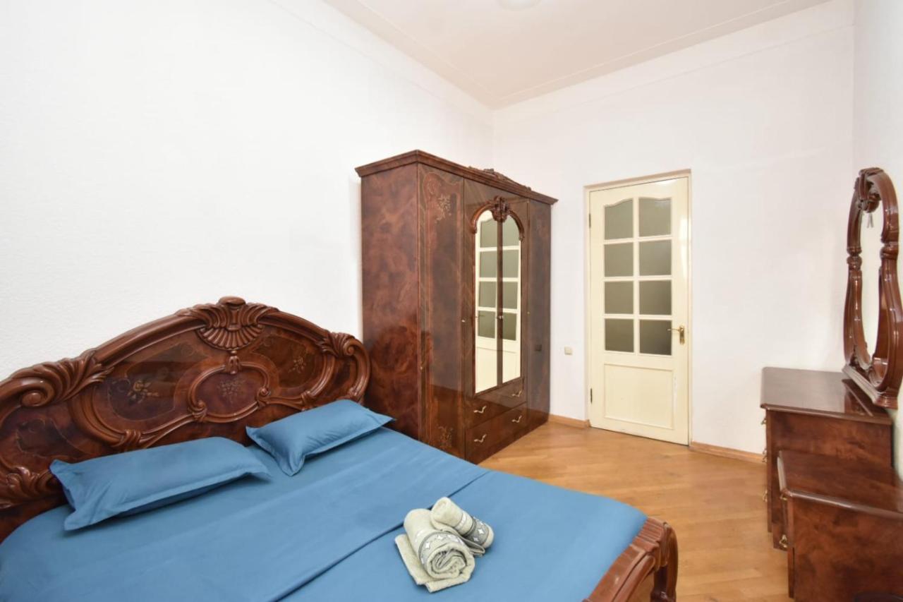 Guesthouses Opera Yerevan Bagian luar foto