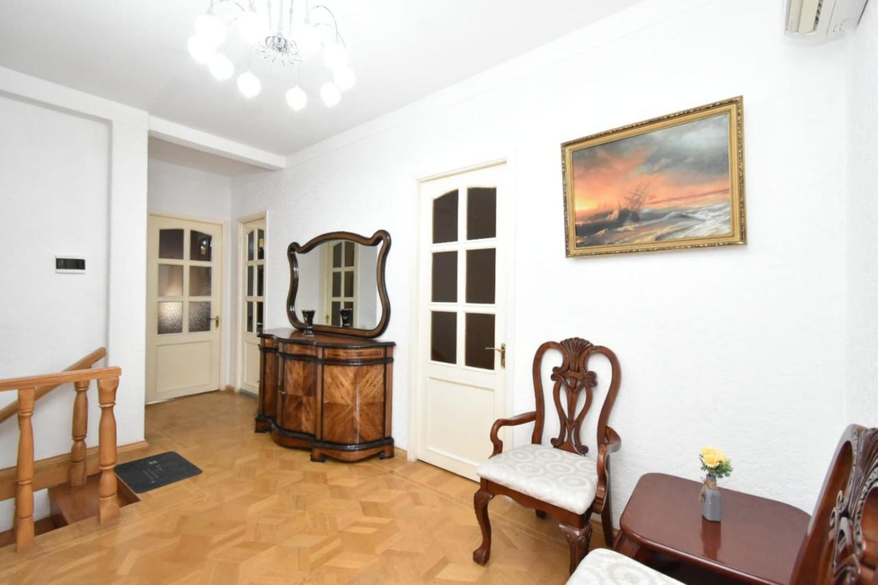 Guesthouses Opera Yerevan Bagian luar foto