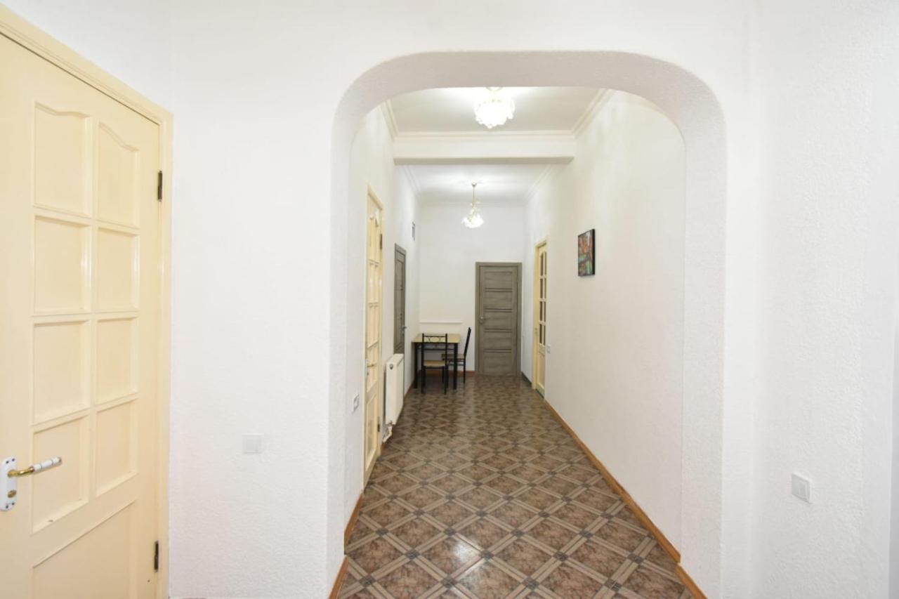 Guesthouses Opera Yerevan Bagian luar foto