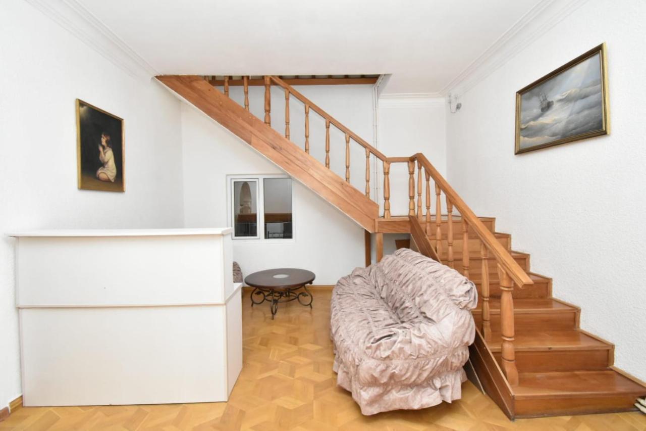Guesthouses Opera Yerevan Bagian luar foto
