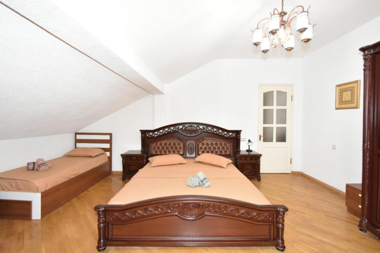 Guesthouses Opera Yerevan Bagian luar foto