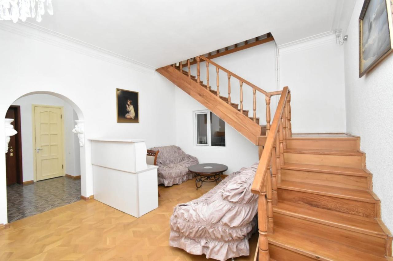 Guesthouses Opera Yerevan Bagian luar foto