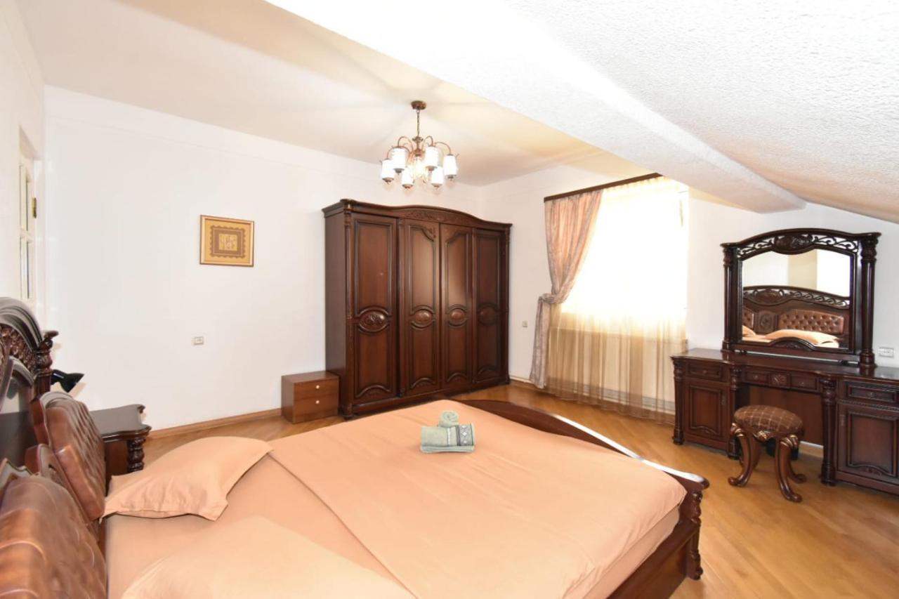 Guesthouses Opera Yerevan Bagian luar foto