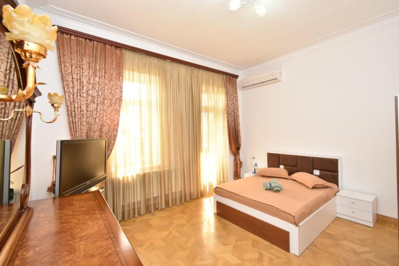 Guesthouses Opera Yerevan Bagian luar foto