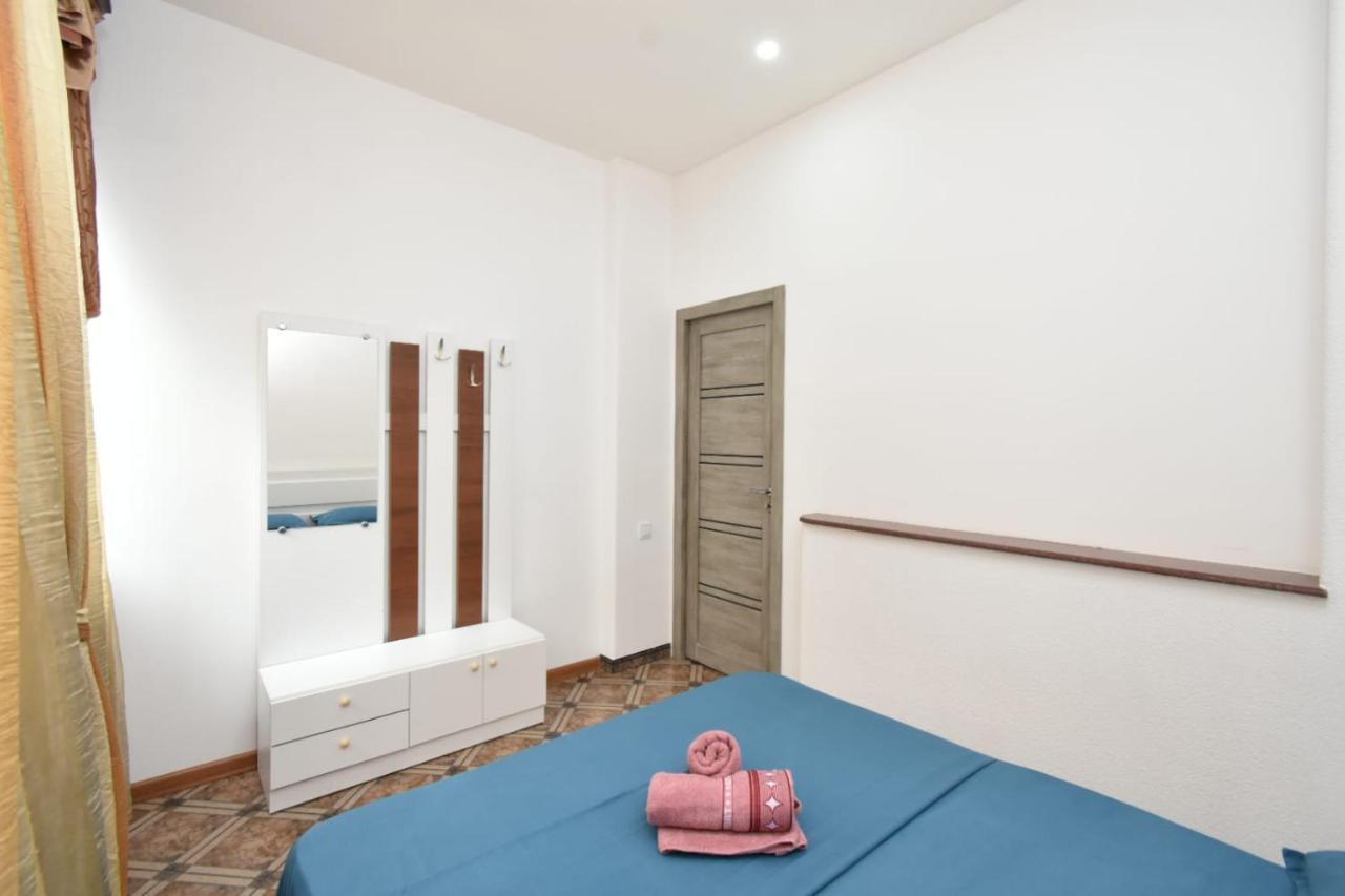 Guesthouses Opera Yerevan Bagian luar foto