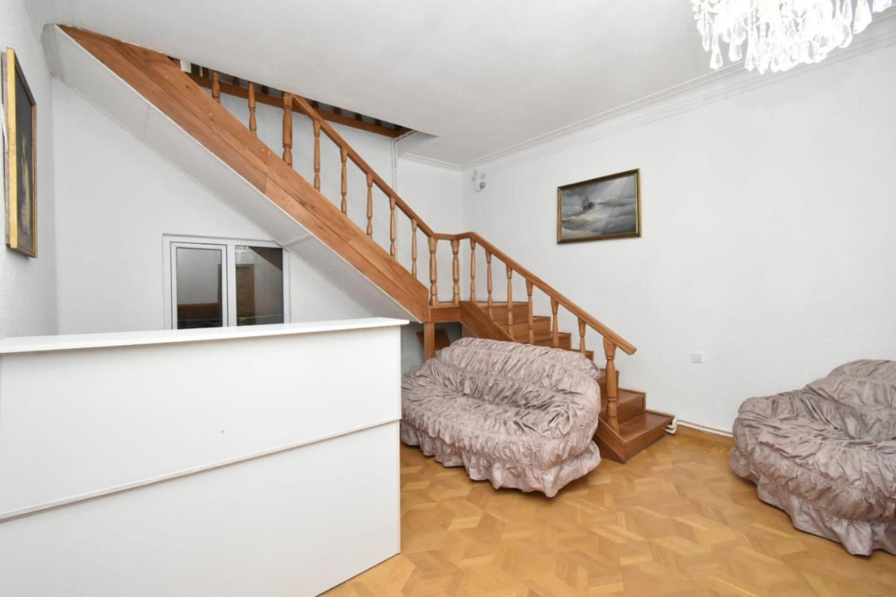 Guesthouses Opera Yerevan Bagian luar foto