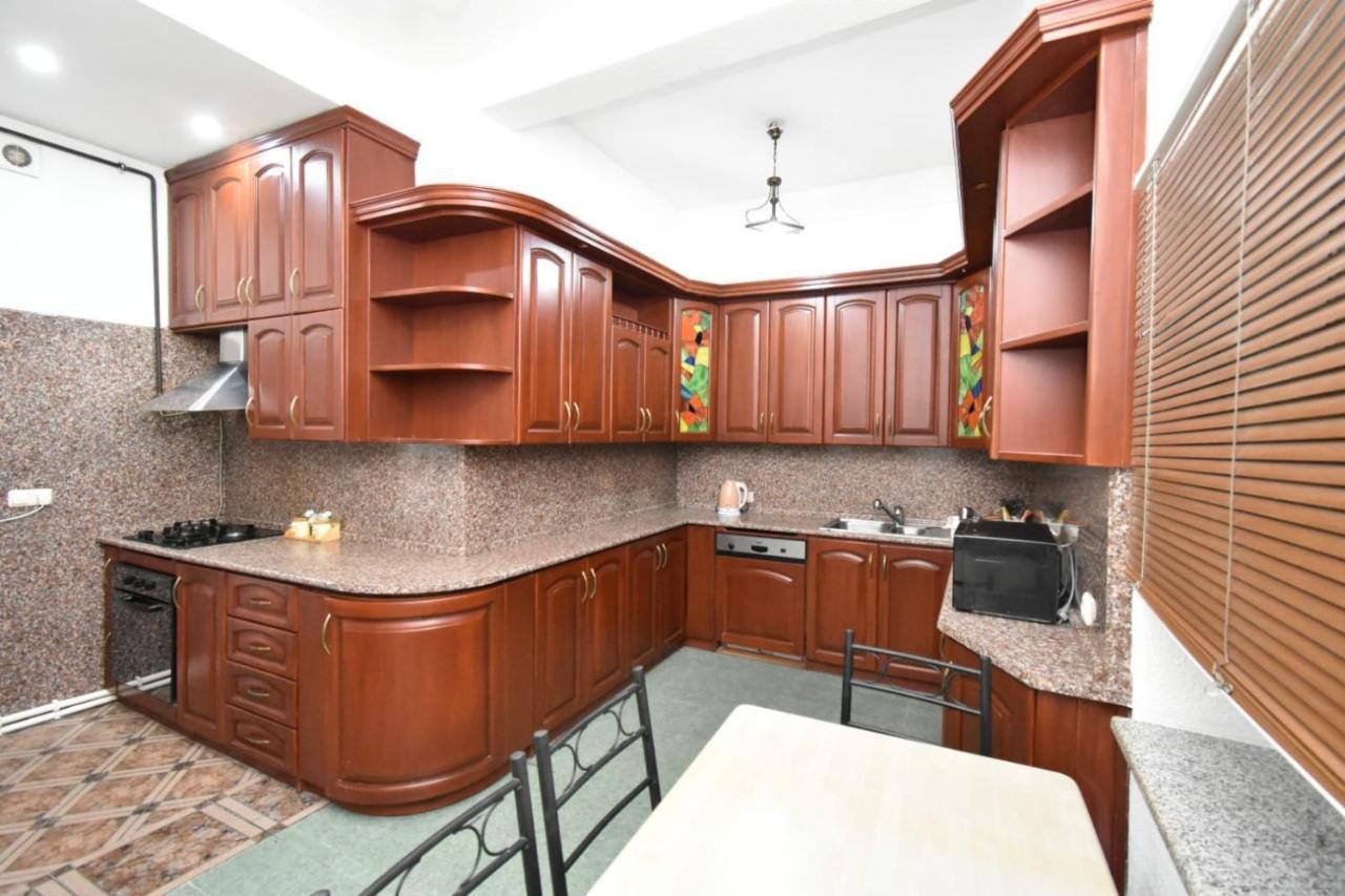Guesthouses Opera Yerevan Bagian luar foto