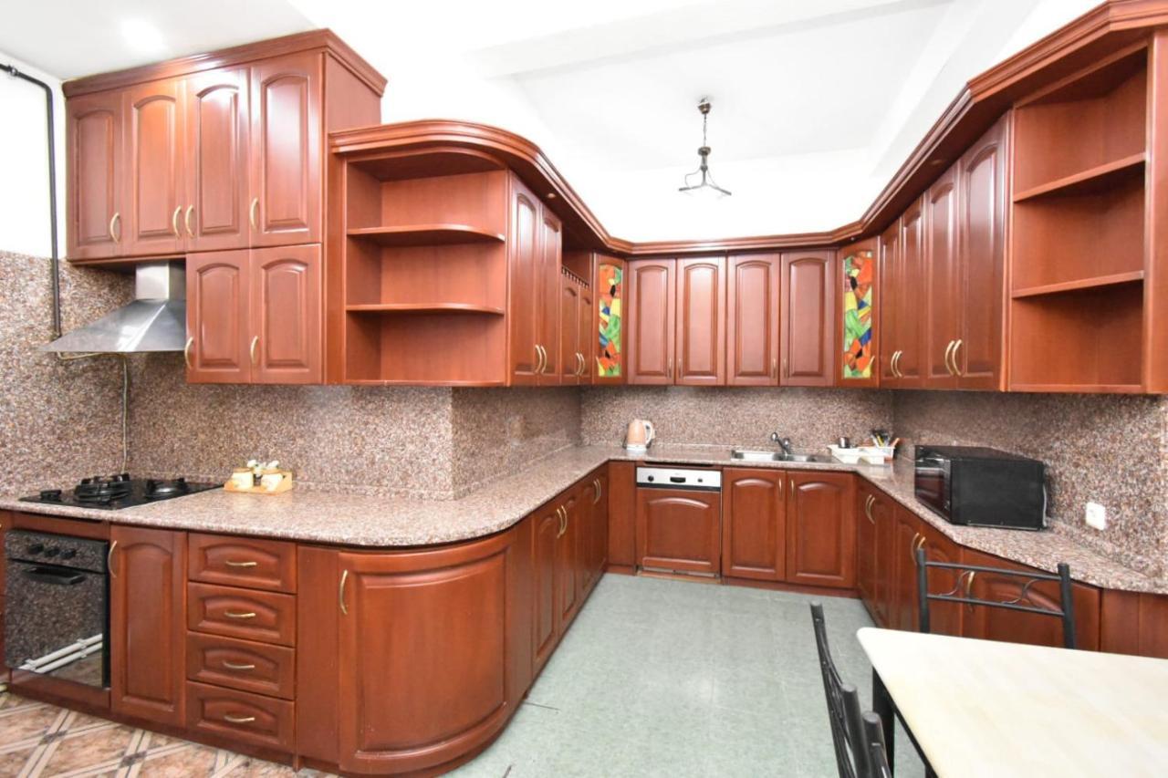 Guesthouses Opera Yerevan Bagian luar foto