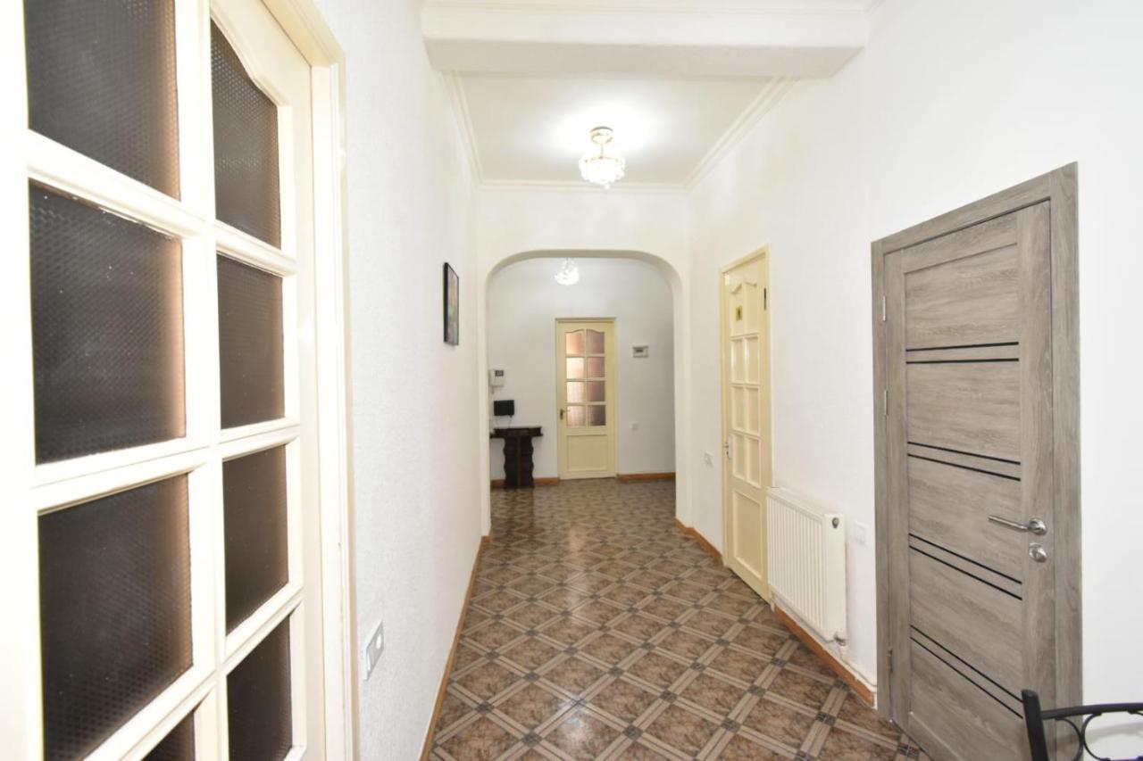 Guesthouses Opera Yerevan Bagian luar foto