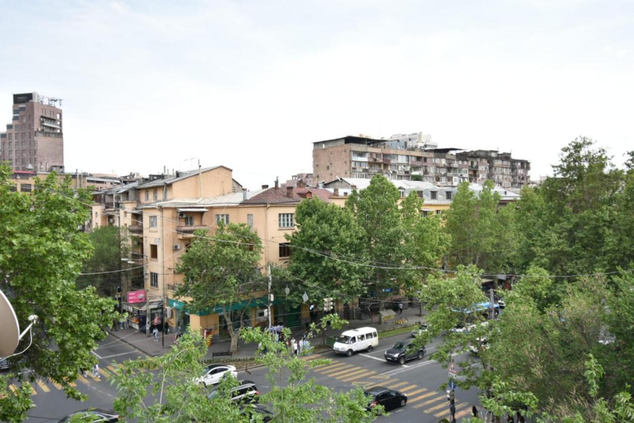 Guesthouses Opera Yerevan Bagian luar foto