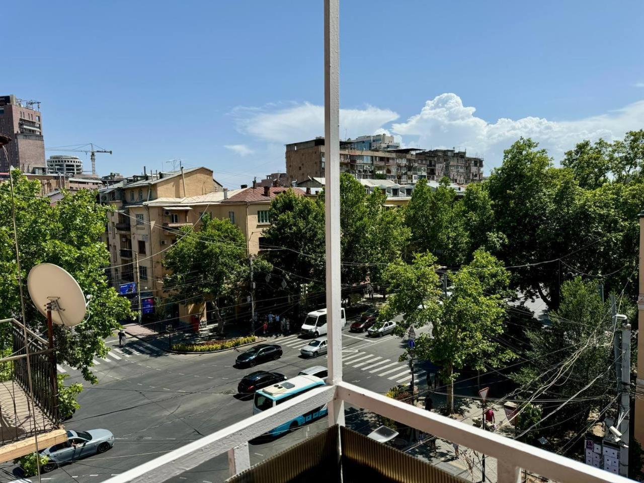 Guesthouses Opera Yerevan Bagian luar foto